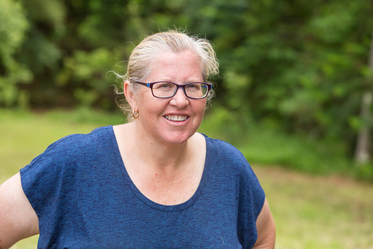 lady outside in glasses