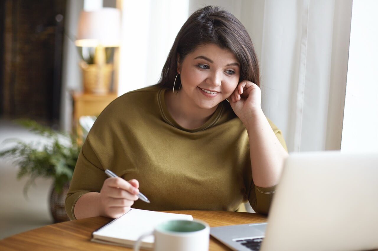 Indoor,Image,Of,Cheerful,Overweight,Student,Girl,Working,On,Course